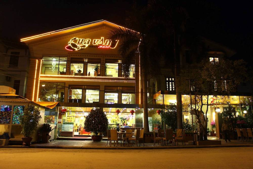 Bai Chay seafood buffet